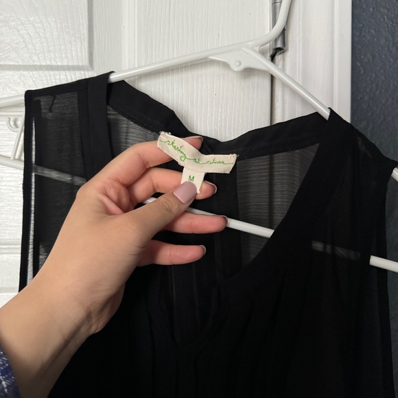 Embroidered lace shift dress - Picture 2 of 4